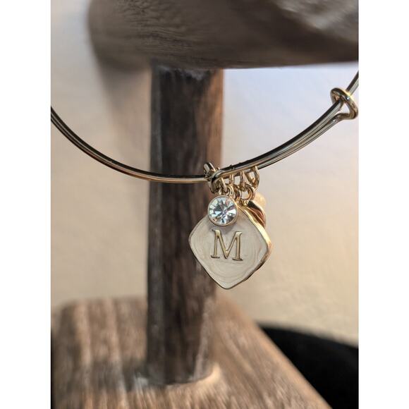 Lot of Two Gold Tone Bracelets Monet Textured Bead Stretch & 'M' Charm Bangle - Picture 2 of 5